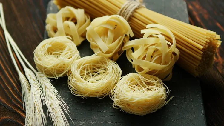 What pasta for Carbonara Italian food spaghetti