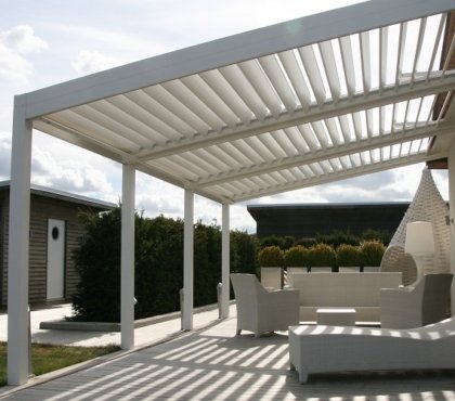 quels-avantages-notables-pergolas-bioclimatiques-lamelles-orientables-soleil.jpg