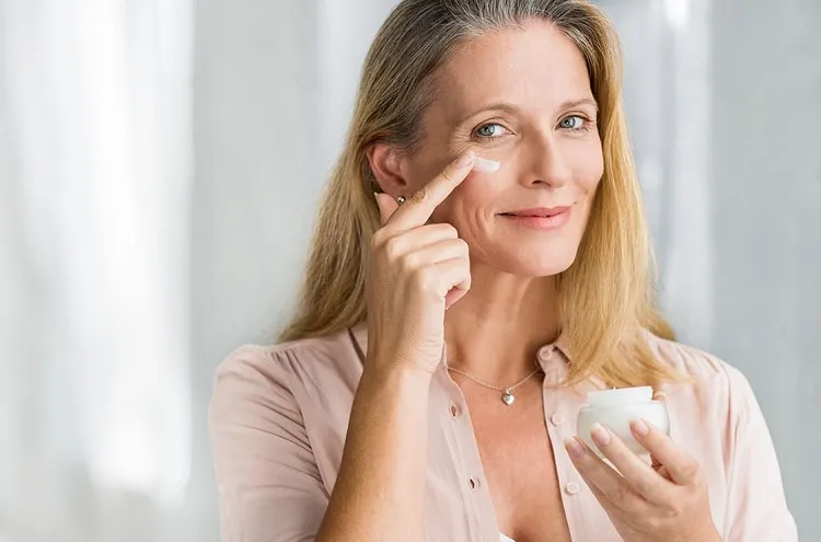 quels produits soins anti-âge cosmétiques peau visage femme 50 ans