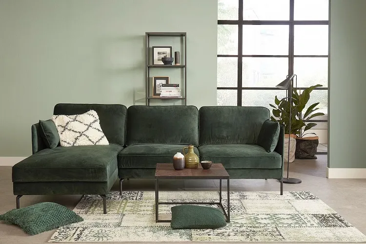 salon meuble canapé tendance velours vert 2022