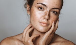 soin anti-âge efficace naturel femme peau visage institut