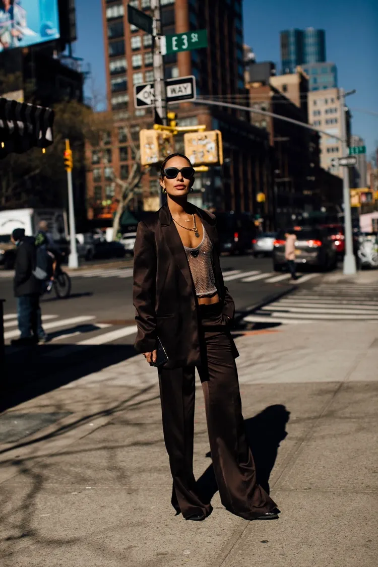 tailleur femme en soie semaine de la mode new york printemps 2022