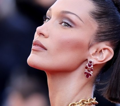 tendance maquillage jawline contouring technique makeup bella hadid redessiner sa mâchoire strobing