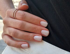 tendance ongles courts de retour en 2022