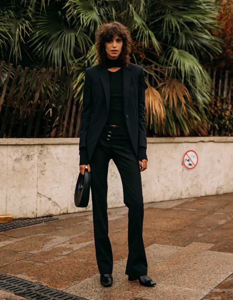 tenue noire élégante inspirée tendance tailoring femme podiums haute couture