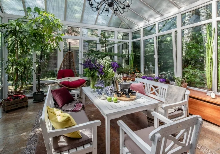 transformer une véranda en jardin d’hiver shabby chic style romantique relaxant
