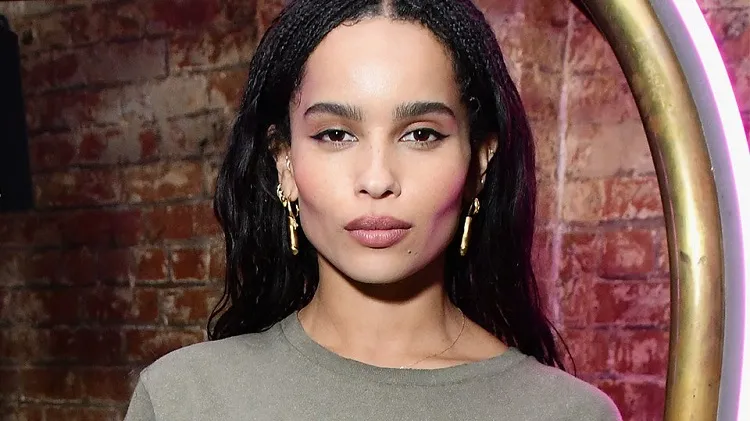 zoe kravitz maquillage contouring visage mâchoire highlight strobinn