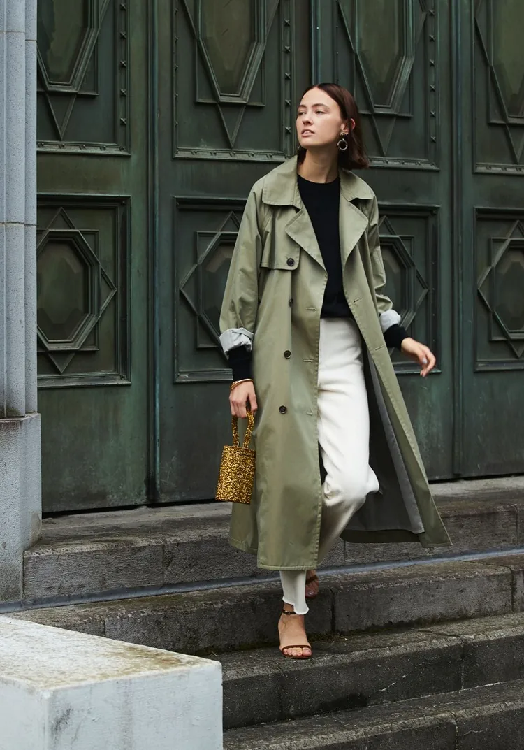 How to dress in spring 2022 woman trench coat