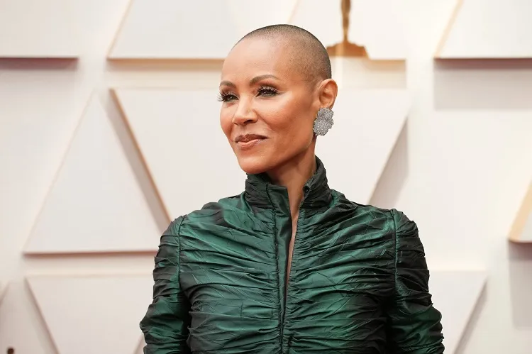 Jada Pinkett Smith Oscars 2022 cheveux rasés tendance