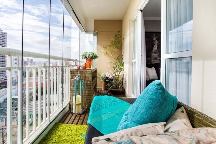 aménagement balcon long et étroit choix de mobilier