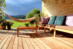 aménagement extérieur bois pour une terrasse tendance 2022