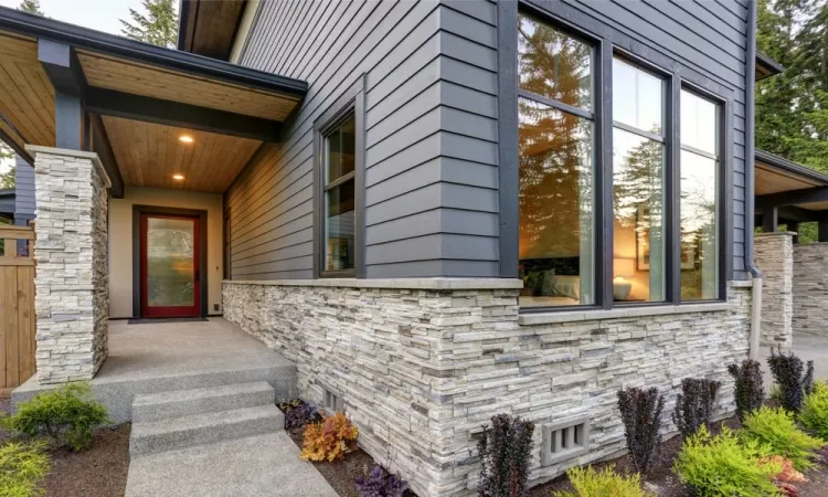 aménagement extérieur devant maison avec pierre texturée