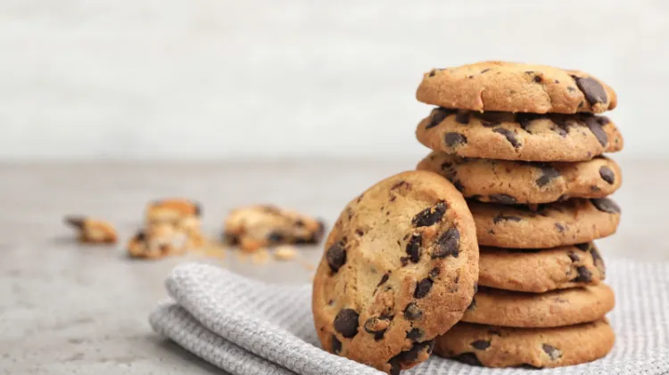 baking tips on how to keep cookies crispy and delicious