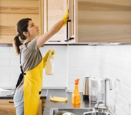 comment dégraisser meubles de cuisine astuces nettoyer précautions prendre