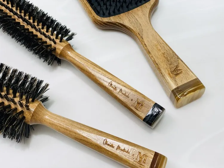 comment éviter les cheveux électriques brosse en bois