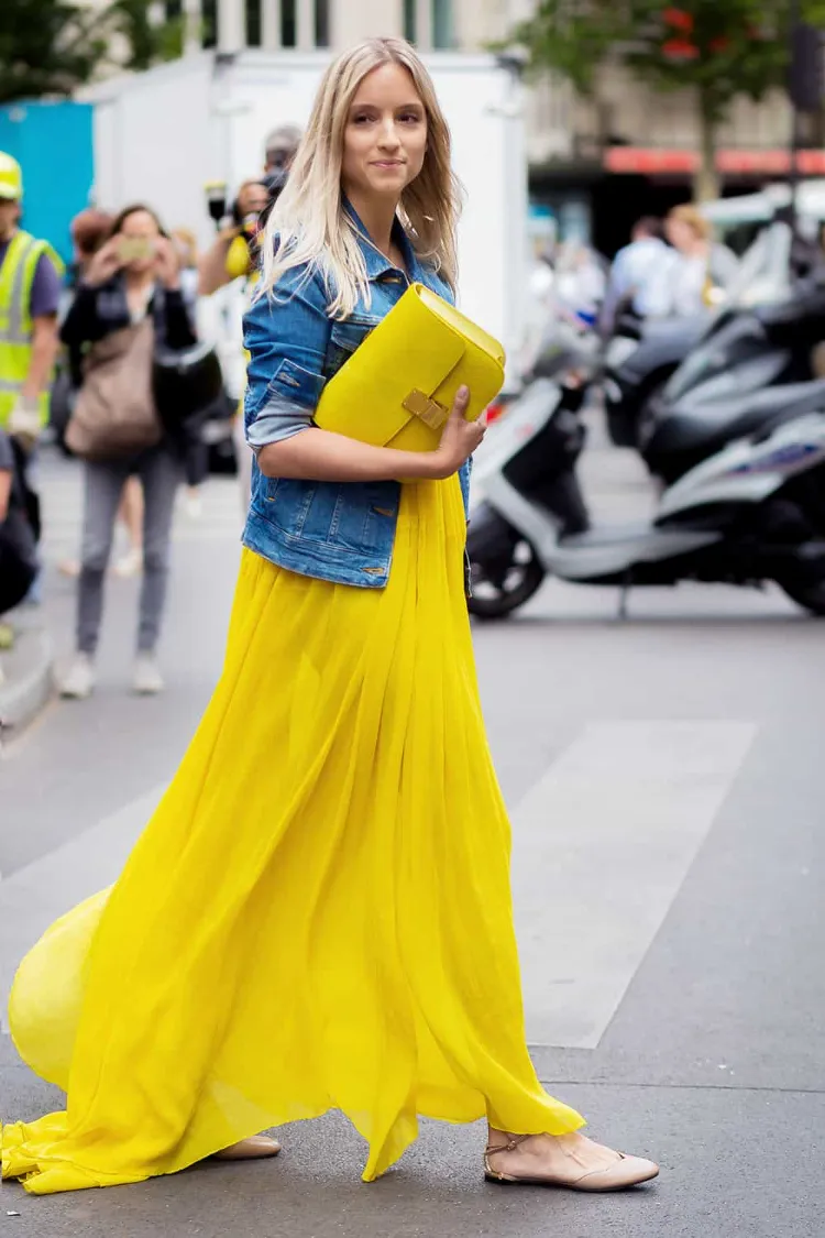 comment porter robe longue jaune soleil veste en jena selon dernières tendances 2022