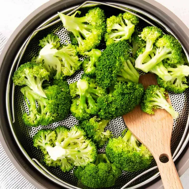 comment préparer les brocolis surgelés insérer panier vapeur accompagner salades tièdes