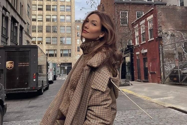 couleur de cheveux tendance hazelnut hair Karlie Kloss cheveux noisette