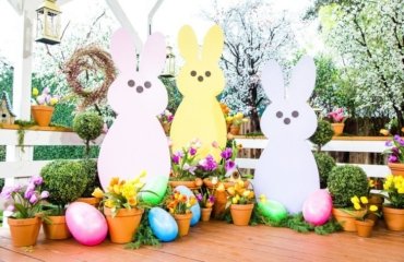 decorations de paques a faire soi meme pots de fleurs grands lapin s en bois