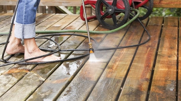 enlever la mousse sur terrace naturellement