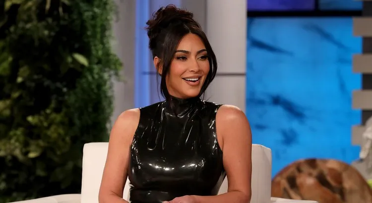 idee de chignon tendance pammy updo Kim Kardashian