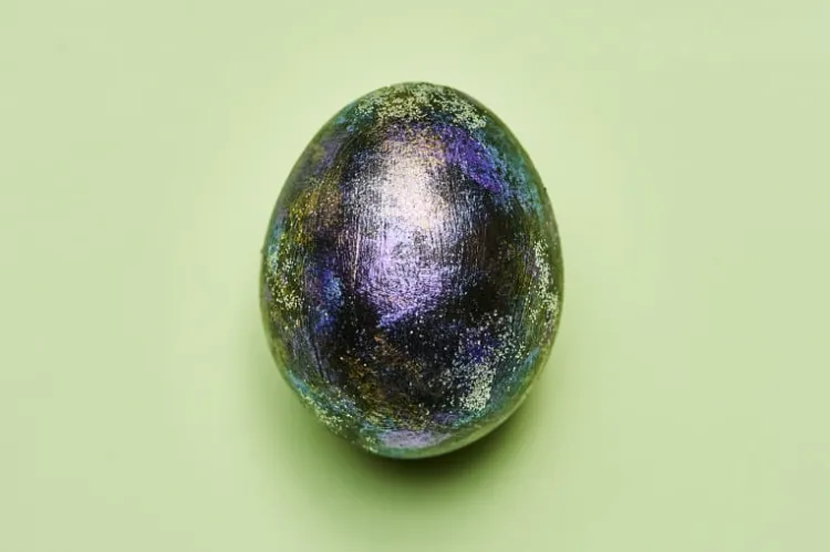 idée décoration oeufs galactiques paques 2022 galaxy eggs