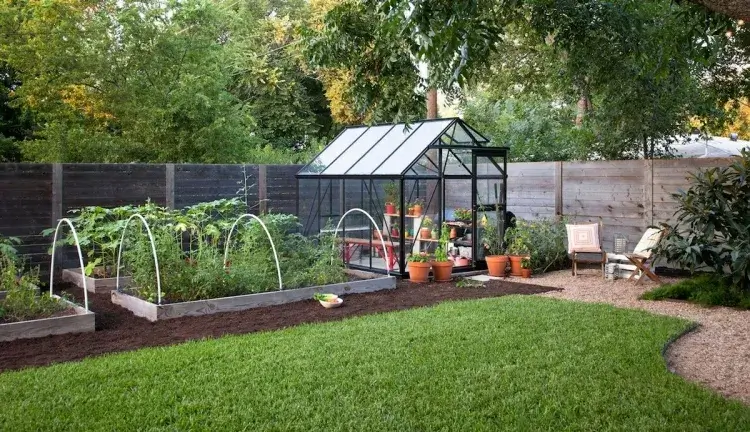 installer une serre de jardin moyen prendre avance sans soucier météo
