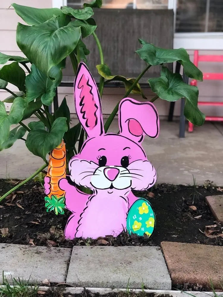 lapin rose en papier DIY pour décorer le jardin