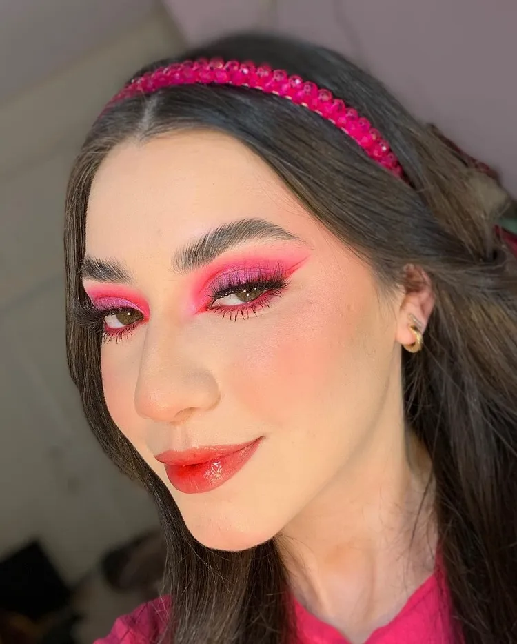 maquillage vitaminé rose fuschia femme makeup tendance printemps été 2022