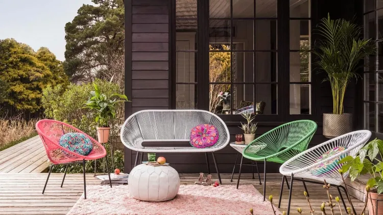 meubles de jardin en couleurs pastel 2022