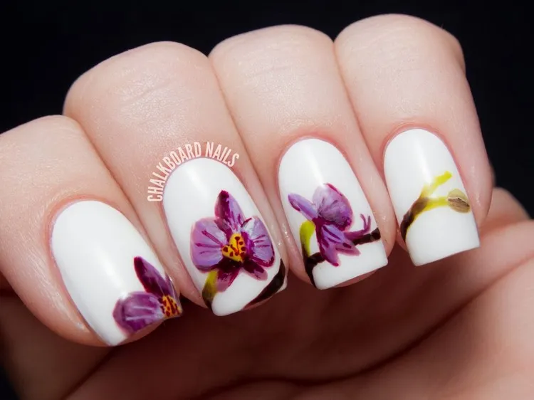 nail art fleur orchidée manucure blanche