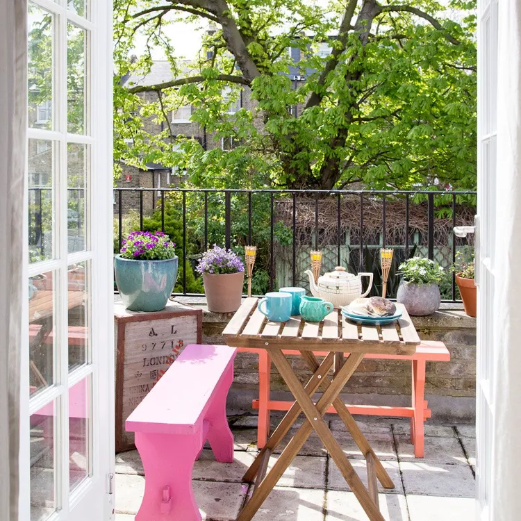 petit salon de jardin en plastique et bois mobilier exterieur balcon