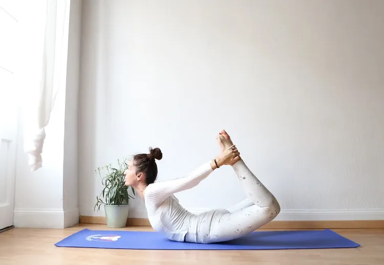 position de l'arc asana exercice posture yoga etirement fessier pour les hanches