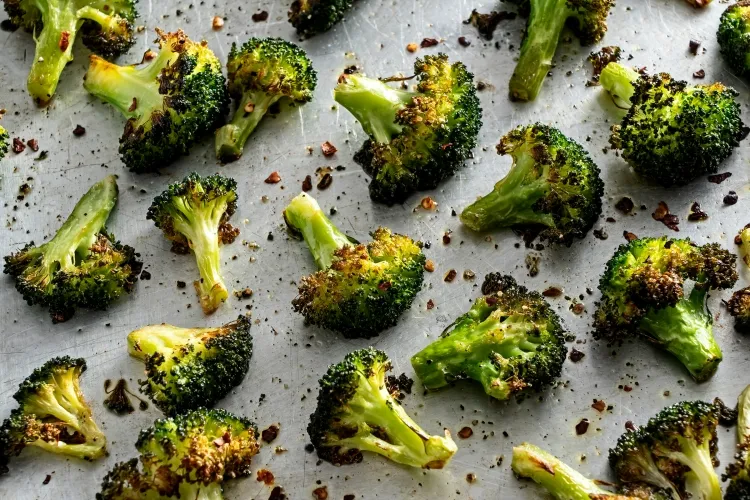 préparer les brocolis choisir légumes couleur verte uniforme taches brunes jaunissantes