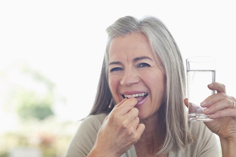 quelle vitamine prendre après 50 ans minéraux femmes compléments alimentaires santé féminine