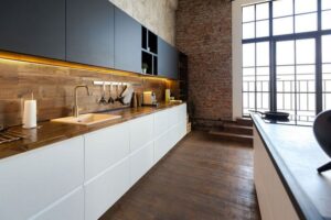 revetement mural bois cuisine habillage mural cuisine tendances 2022