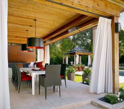rideaux extérieurs blancs protéger décorer patio terrasse de jardin toiture en bois