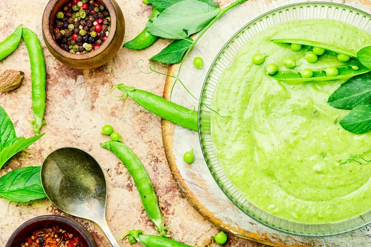 Easy and quick recipe for zucchini pea soup