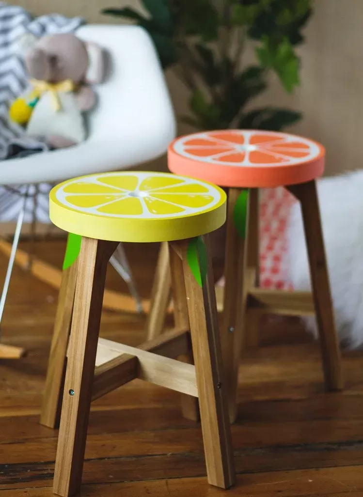 top idées déco DIY TikTok tabourets peints tranches agrumes tables appoint