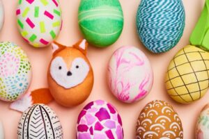 top idées originales faciles décoration oeufs paques 2022