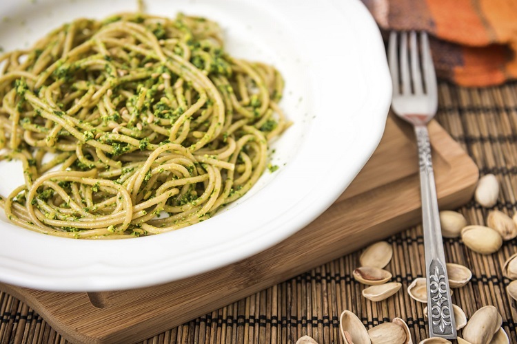 top sauces pour pates selon italiens recette pesto pistache spaghettis