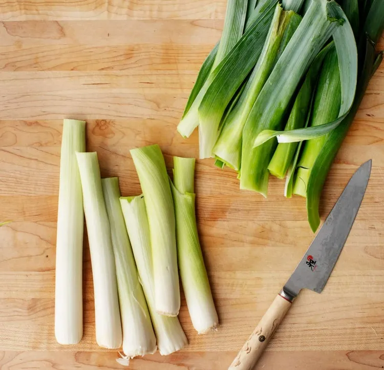 leeks green great hardiness to maintain the soil in winter to maintain flavor