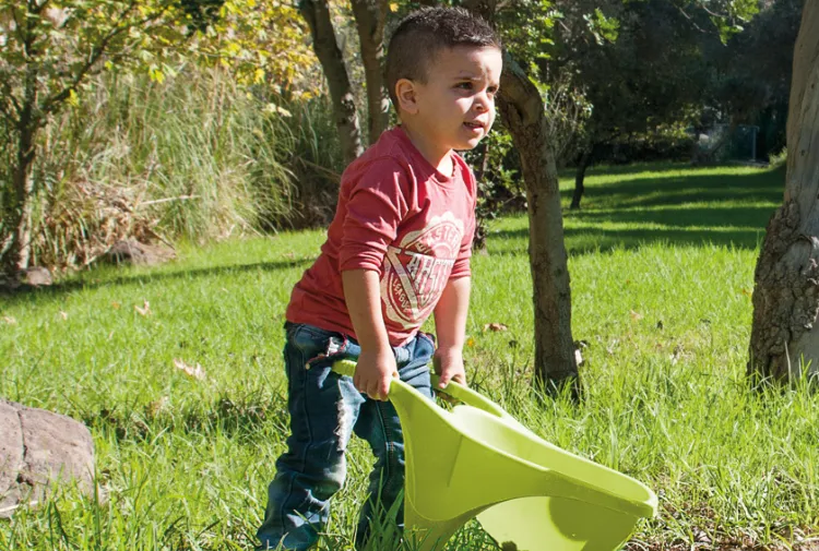 activités de jardinage enfants nettoyer le jardin 2022