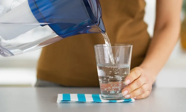 combien eau par jour boire pour femme pour homme sportif rester en bonne santé