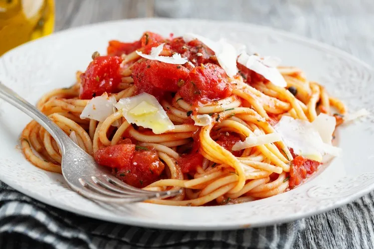 combinaisons alimentaires à éviter pour avoir une bonne digestion pates sauce aux tomates