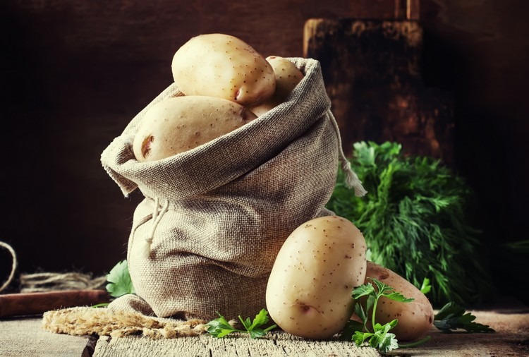 comment empecher les pommes de terre de germer trucs et astuces de grand-mère stockage