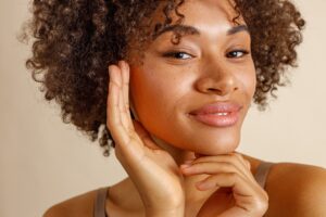 Comment enlever les poils du visage naturellement