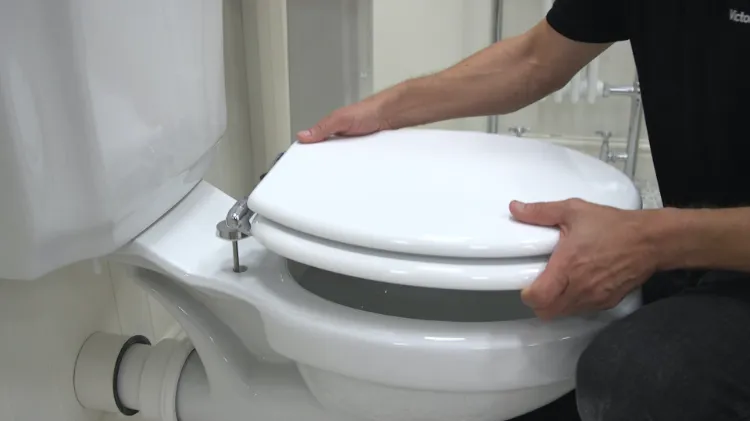 comment enlever odeur urine salle de bains avec toilettes WC astuces