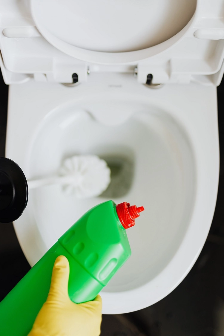 comment nettoyer les toilettes naturellement
