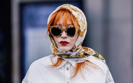 comment porter un foulard femme babushka hermes carré printemps été 2022